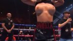 Боксьорка си размаха циците на ринга след трудна победа + ВИДЕО