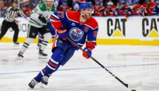 Най-добрият хокеист в света преподписа с настоящия си отбор