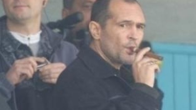 Феновете на ЦСКА псуват Васил Божков