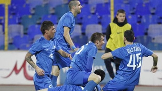 Левски остана в борбата за титлата