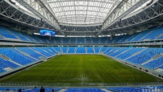 Да се посмеем на руснаците: Сменят тревата на стадиона в Санкт Петербург за трети път