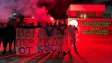 Става страшно: Ултраси на ЦСКА запалиха димки пред БФС + СНИМКИ