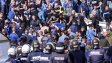 Ужас на Вечното дерби: Фенове на Левски нахлуха на пистата