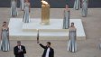 Организаторите на Игрите в Париж получиха олимпийския огън на церемония в Атина