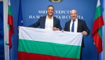 Министър Керязов пожела успех на Цанко Цанков преди опита му да преплува Ламанша