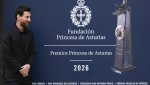 Стотици фенове посрещнаха Меси в Испания със сълзи и аплодисменти