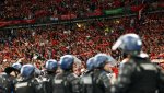 Фенове на Ливърпул съдят УЕФА заради хаоса в Париж