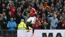 Юнайтед е готов да смени Марсиал за Кавани