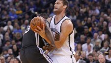 Уориърс оцеля срещу Бруклин