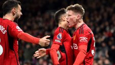 Ман Юнайтед отново е в битката за топ 4 след странен мач с Челси