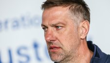 Чочев и дебютант в стартовата единайсеторка на България