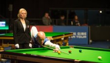 Ебдън спря тока на Хигинс в Берлин