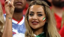 Безумие: Иран пак пъди жените от стадионите + ГАЛЕРИЯ