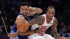 Биковете пак мачкат, сега натупаха и Лейкърс