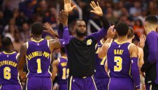 ЛеБрон дочака първа победа с Езерняците