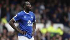 Невил: Лукаку е странен срещу големите