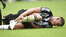 Още лоши новини за Нюкасъл, защитник може да е аут за дълго