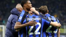 Интер и Милан с рутинни победи, Антов търка пейката