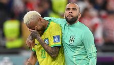 С пачки! Неймар спасил Дани Алвеш от още 5 години затвор