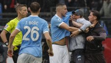 Наполи надви Лацио 2:0 в екшън с 3 червени картона