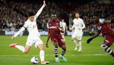 Тотнъм стъпи накриво в лондонско дерби и изпусна да влети в Топ 4