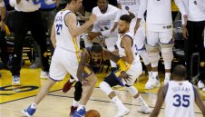 Къри: Бихме ги със защита