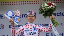 Погачар докосва трети триумф на Обиколката на Франция