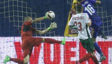 Смях! Митрев с повече пасове от трима полеви национали! 