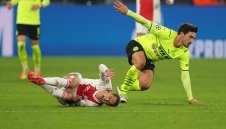 Хумелс: Пълен абсурд! Съдията реши мача с Аякс