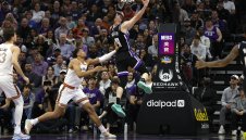 Без Везенков Сакраменто сломи Сан Антонио