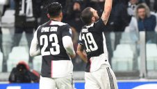 Джан гледа към Юнайтед, Дортмунд и Фиорентина