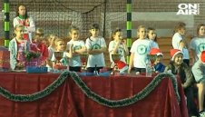 Стотици деца се включиха в коледния турнир по гимнастика + ВИДЕО