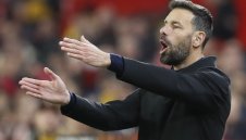 Леден душ за ПСВ! Рууд ван Нистелрой заряза клуба