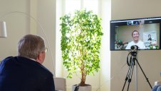 Изнасилена и изчезнала: Пън се появи и говори с Бах