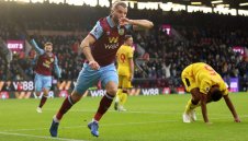 Бърнли вкара след 15 секунди и отнесе Остриетата с 5:0