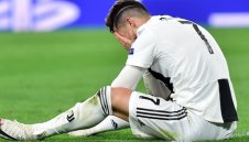 Обиден ли е? Роналдо озадачи Юве със странни жестове + ВИДЕО