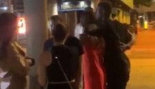 Балотели пиян на кирка, изнесоха го от нощен клуб + ВИДЕО