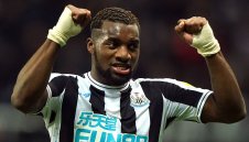 ОФИЦИАЛНО: Нюкасъл прати Сен-Максимен в Ал Ахли