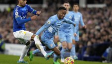 Барселона протяга ръце към английски национал от Сити