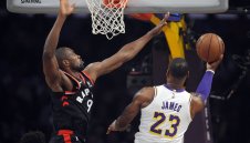 И без Кауай Торонто разби Езерняците