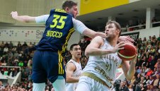 Везенков пропуска решаващия мач за България?