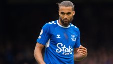 Английски национал чака дете от бившата на Гнабри + СНИМКИ