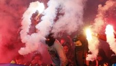 "Сините" хулигани "скубят" Левски с 50 000 лева