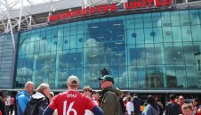 Феновете на Юнайтед отложиха протеста срещу босовоте на клуба
