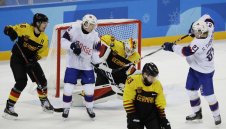 Германия вкара три дузпи за първа победа на Олимпиадата