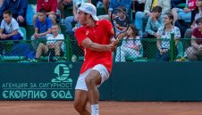 Наш тенисист гази наред в Анталия