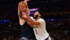 Без ЛеБрон Езерняците катастрофираха лошо у дома