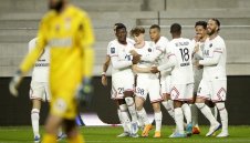 ПСЖ докосва титлата и официално