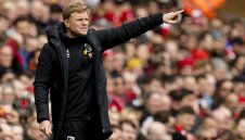 Еди Хау дебютира начело на Нюкасъл срещу Арсенал