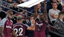 Антонио избухна с 2 гола, а Чуковете разбиха Лестър с 4:1